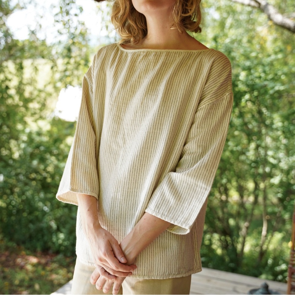 Pin Striped Linen Blend Quarter Sleeve Top | Size Medium